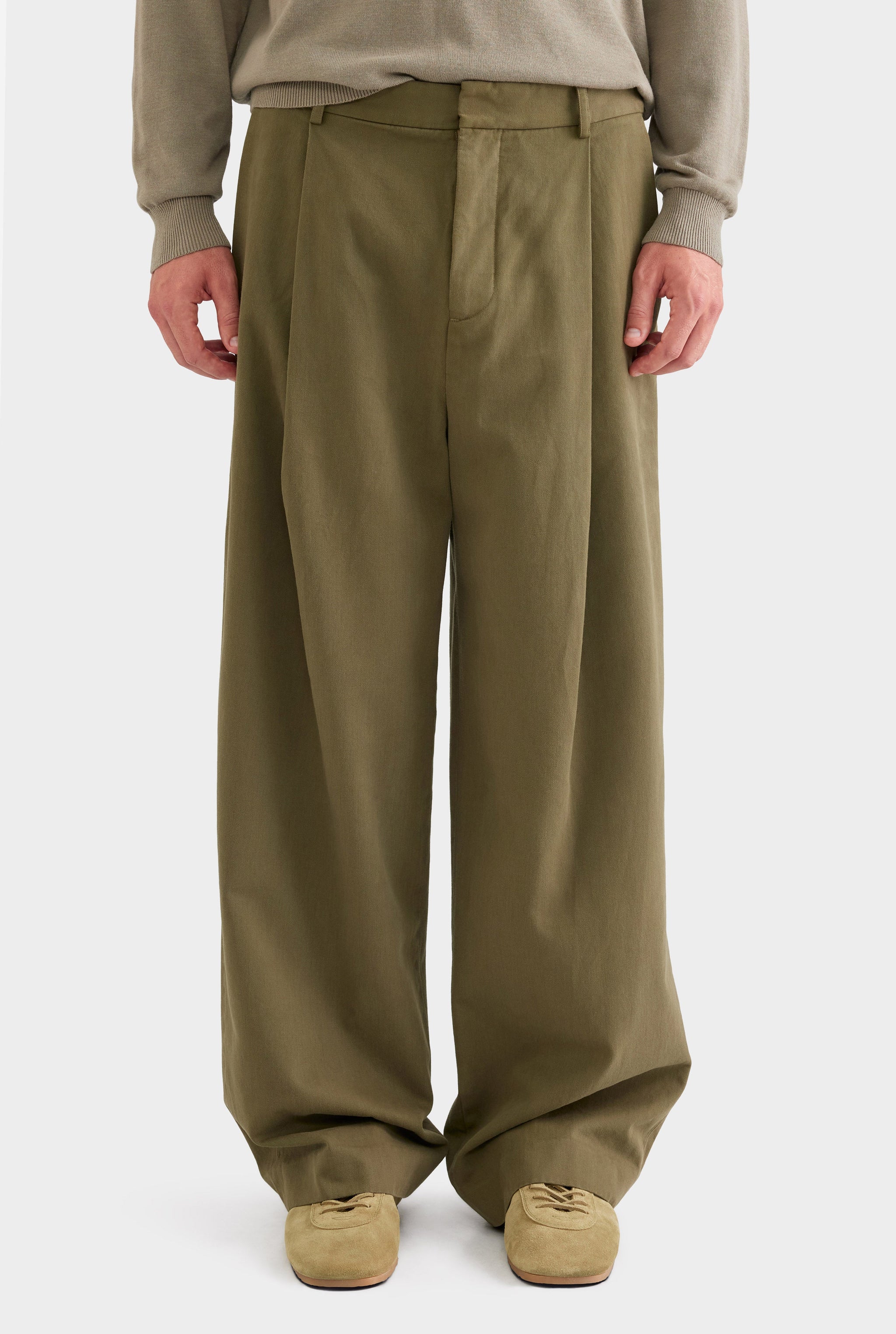 Relaxed Pleated Cotton Twill Trouser - Olive