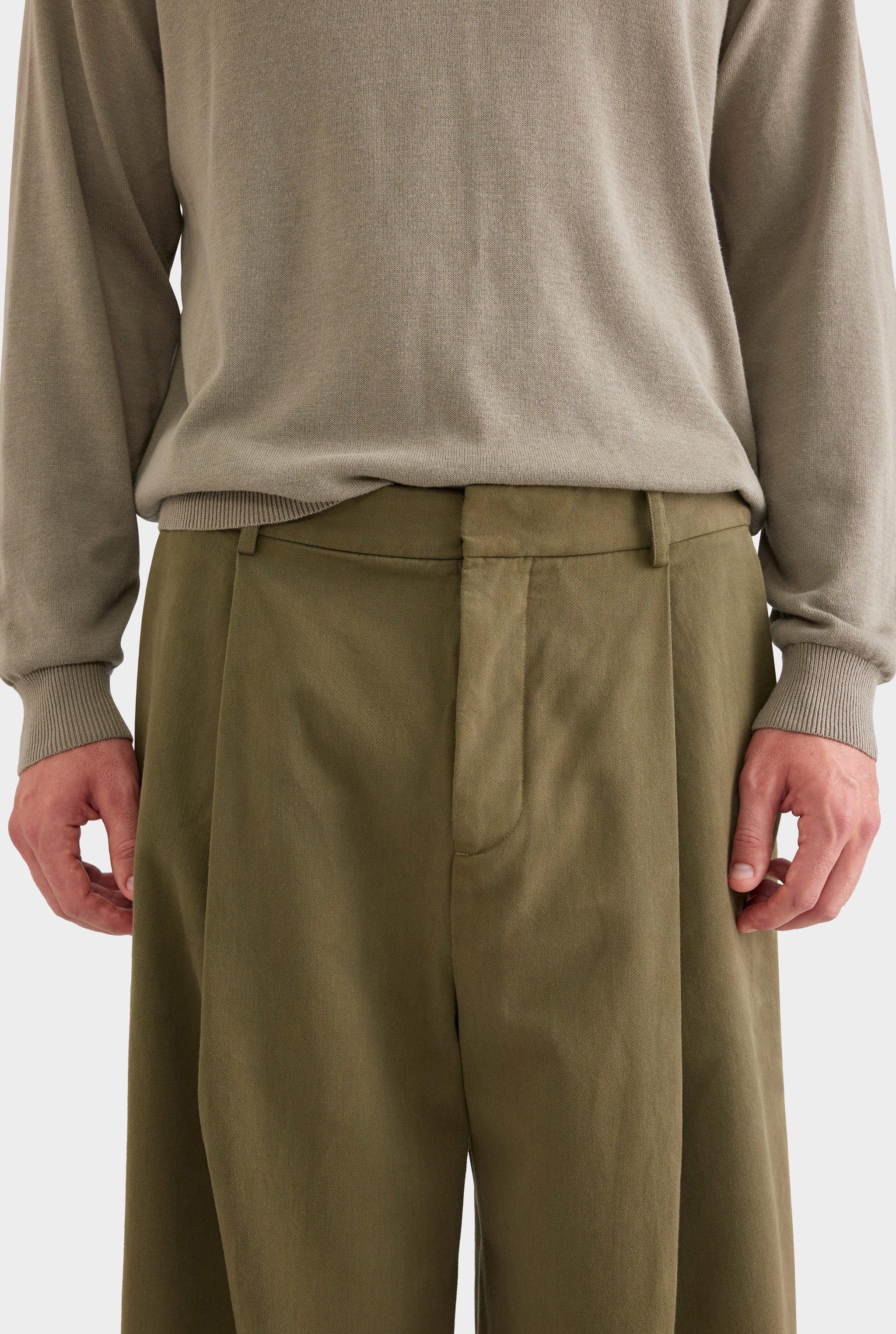 Relaxed Pleated Cotton Twill Trouser - Olive