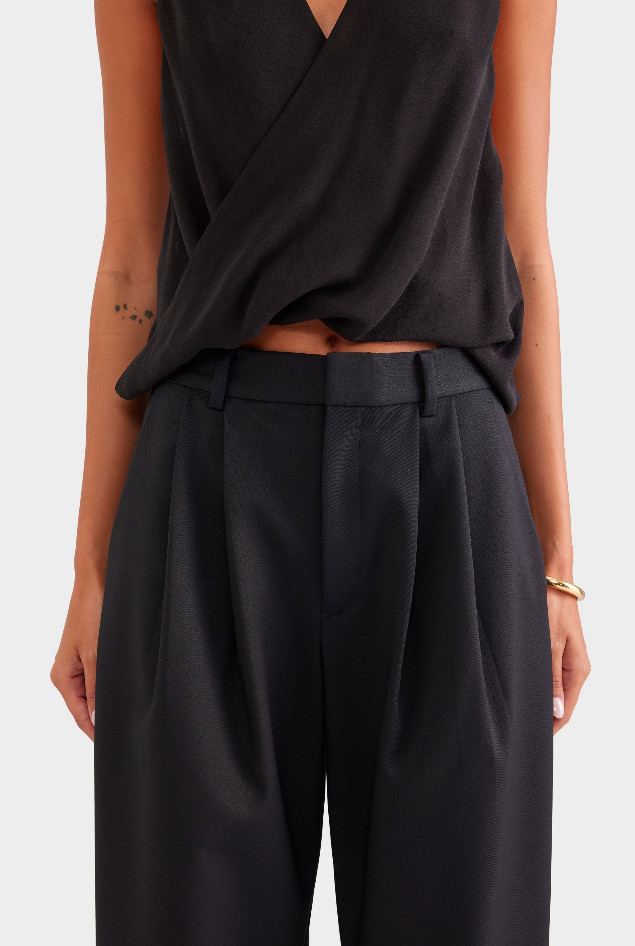 Wool Twill Tapered Pleat Trouser - Black