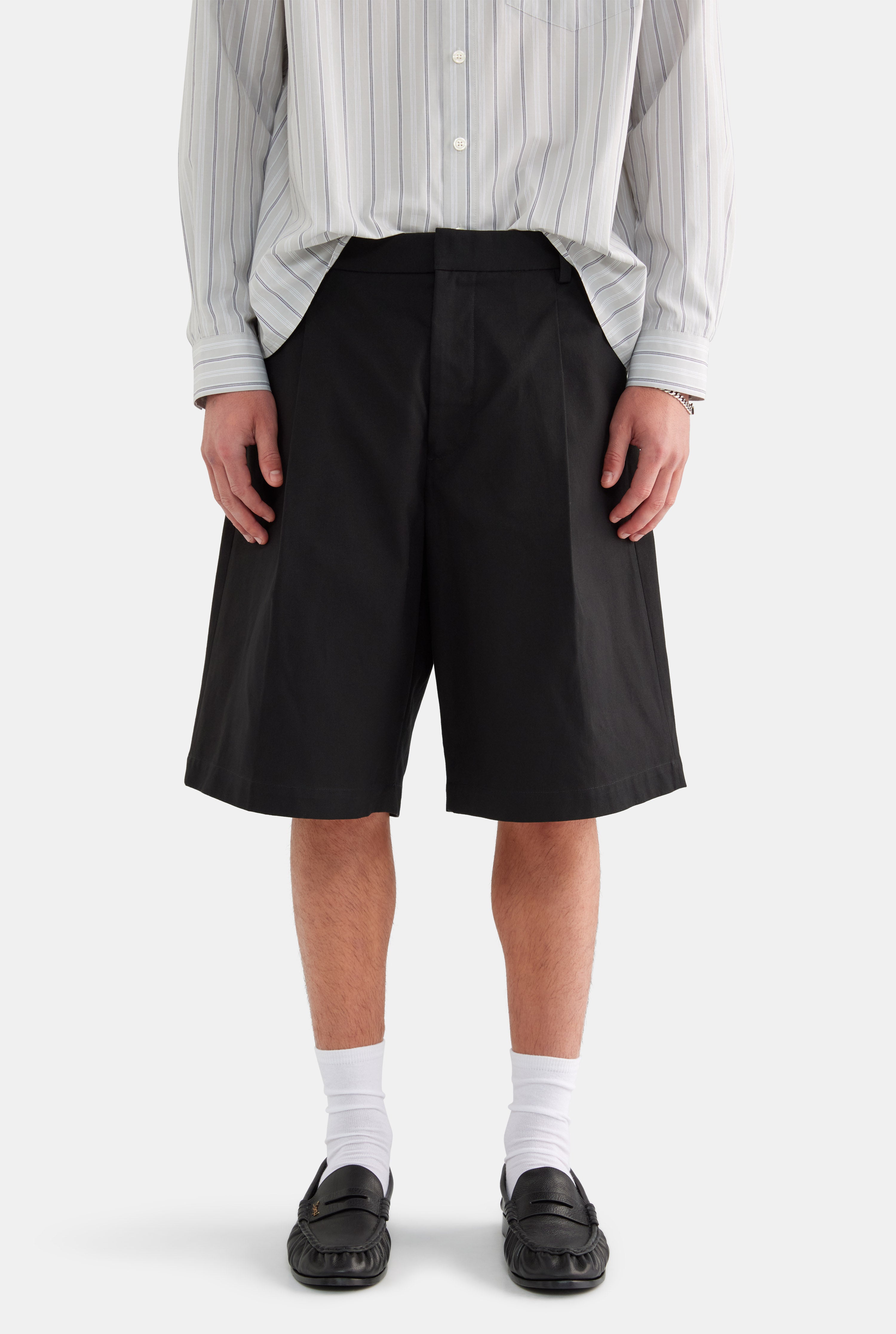 Cotton Canvas Pleated Bermuda Short - Black
