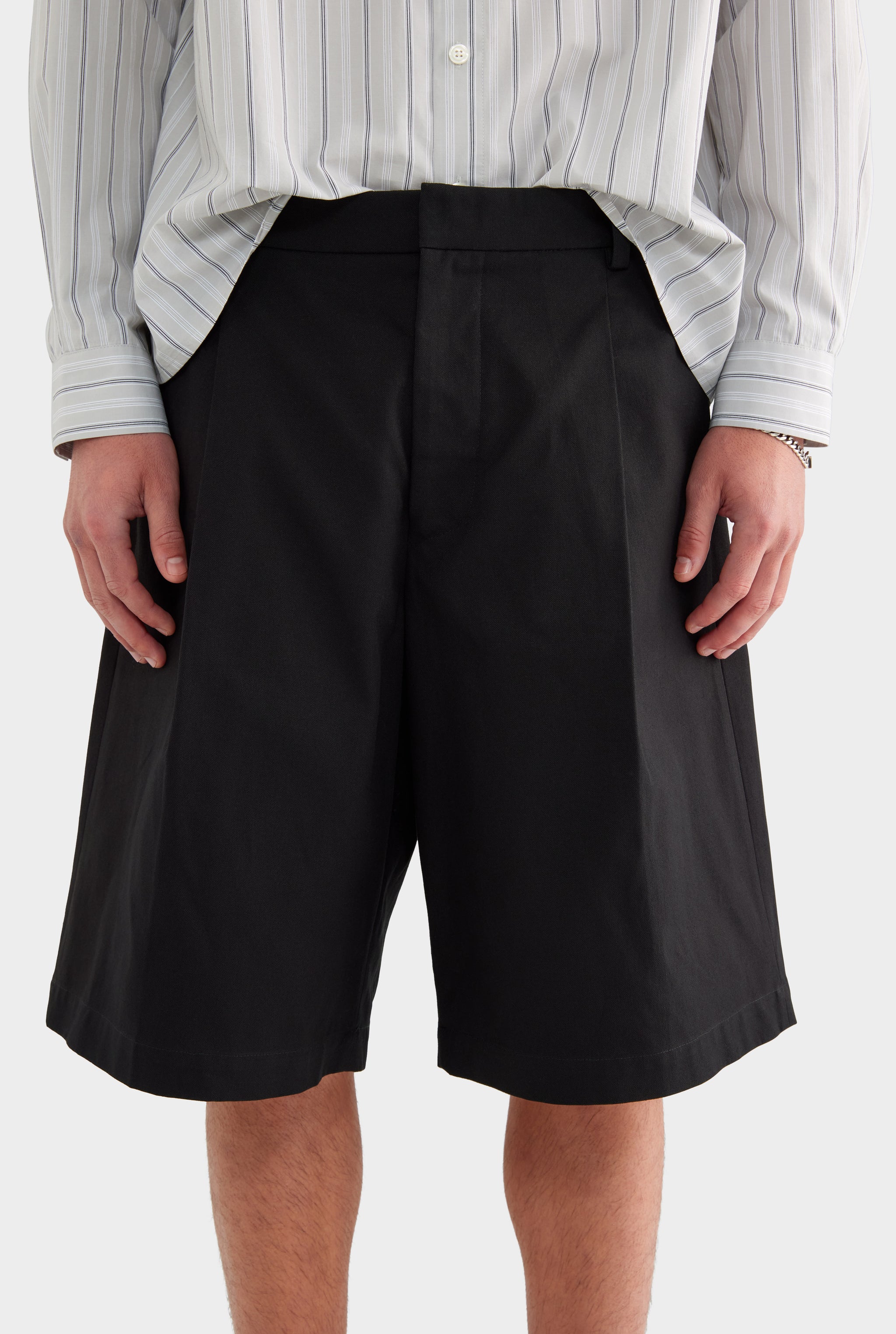 Cotton Canvas Pleated Bermuda Short - Black