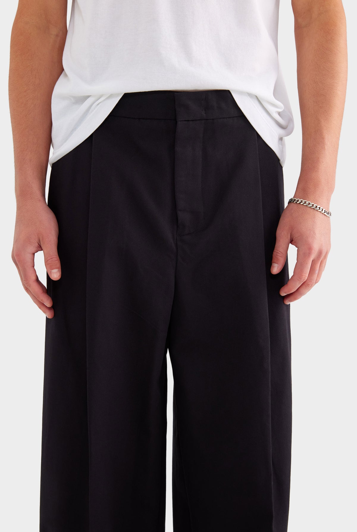 Relaxed Pleated Cotton Twill Trouser - Black