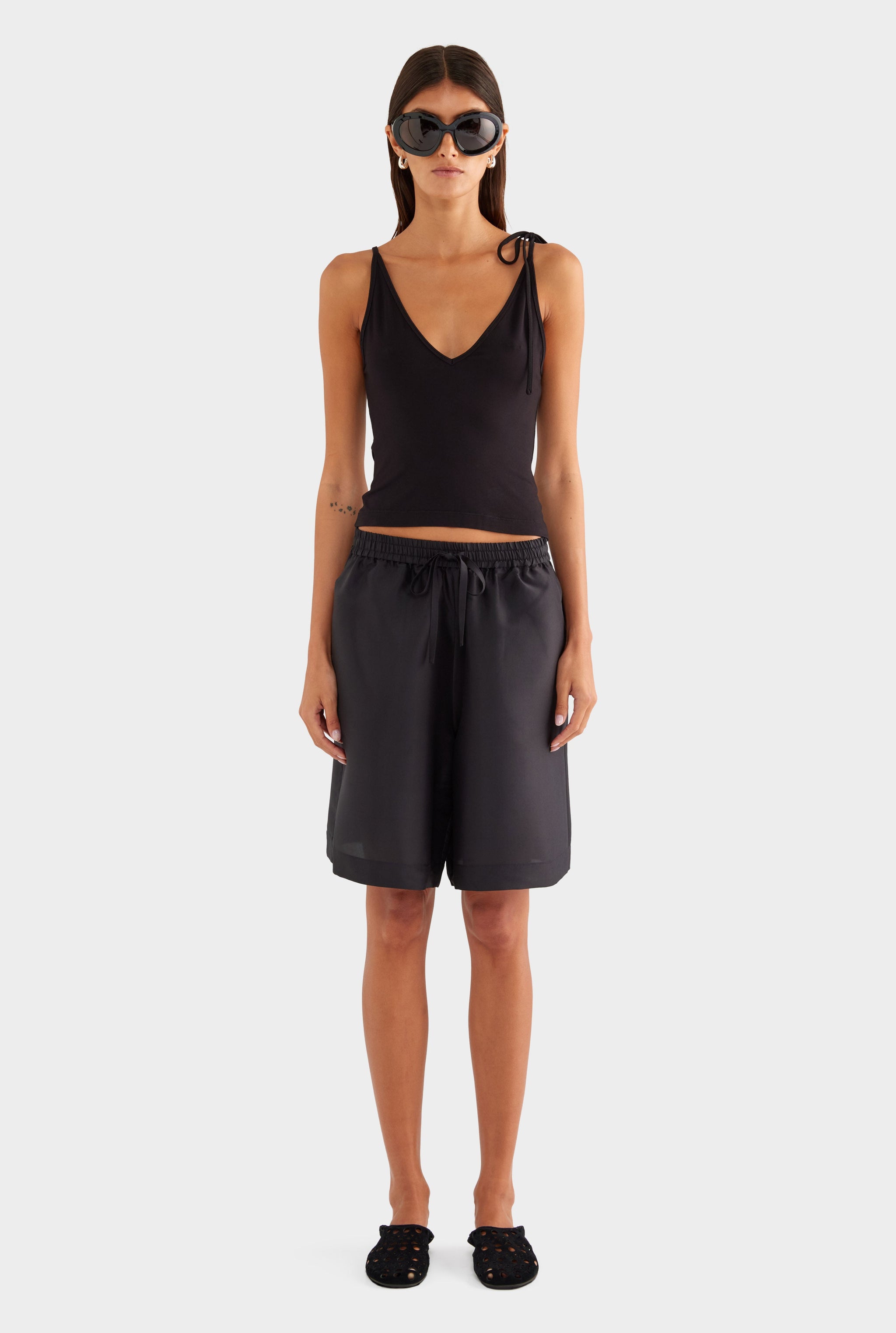 Silk Slub Bermuda Short - Black
