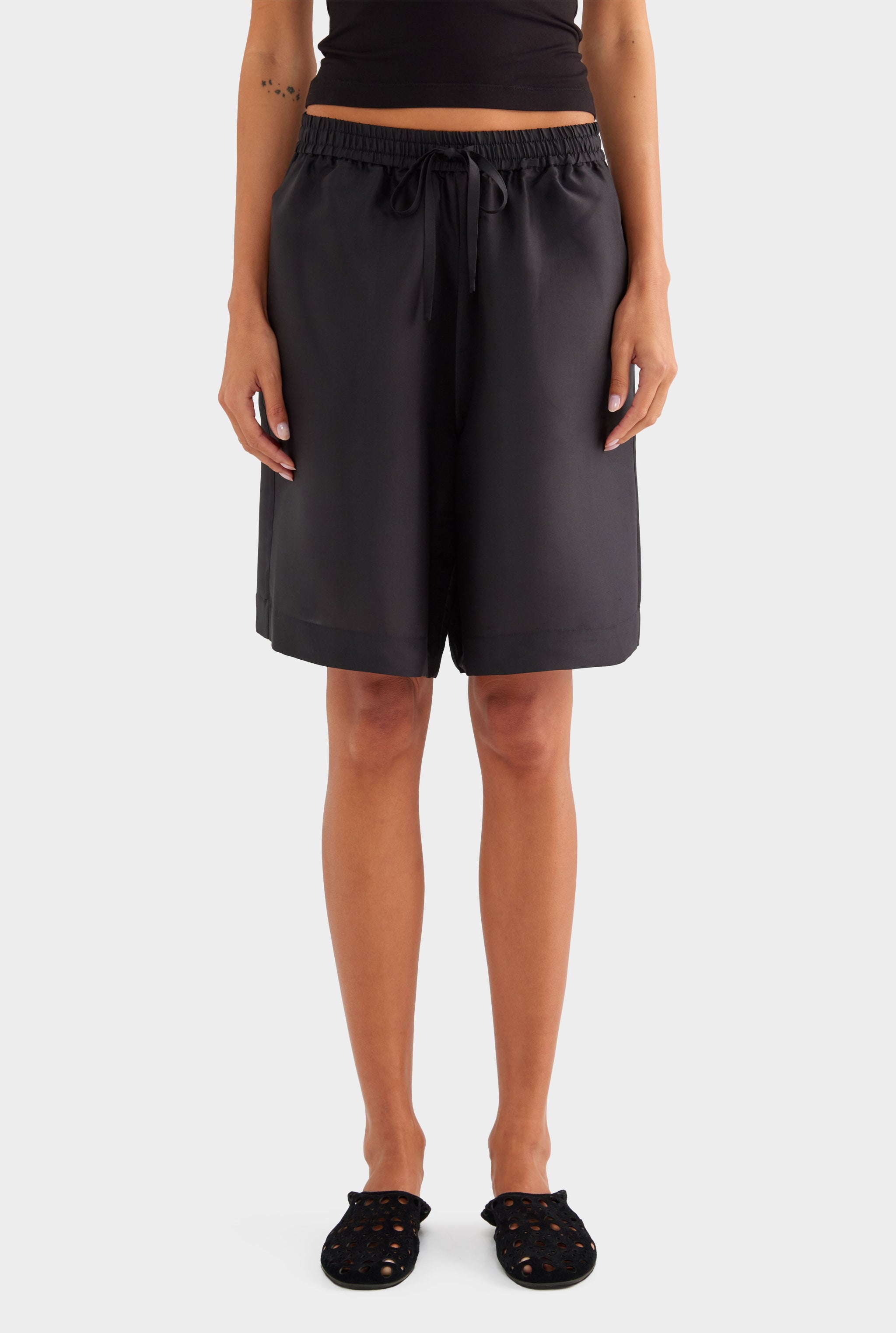 Silk Slub Bermuda Short - Black