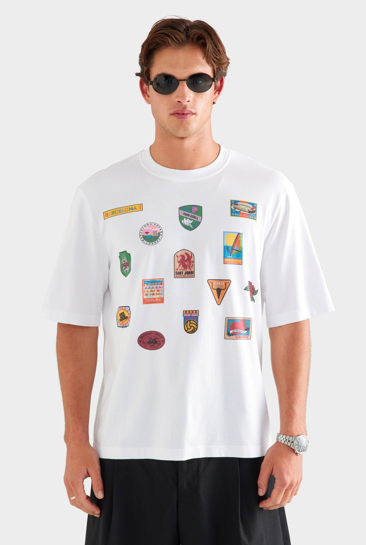 Oversized T-Shirt - White/Travel Stickers [[AU_MEDIA:gid://shopify/MediaImage/27955554615383]]
