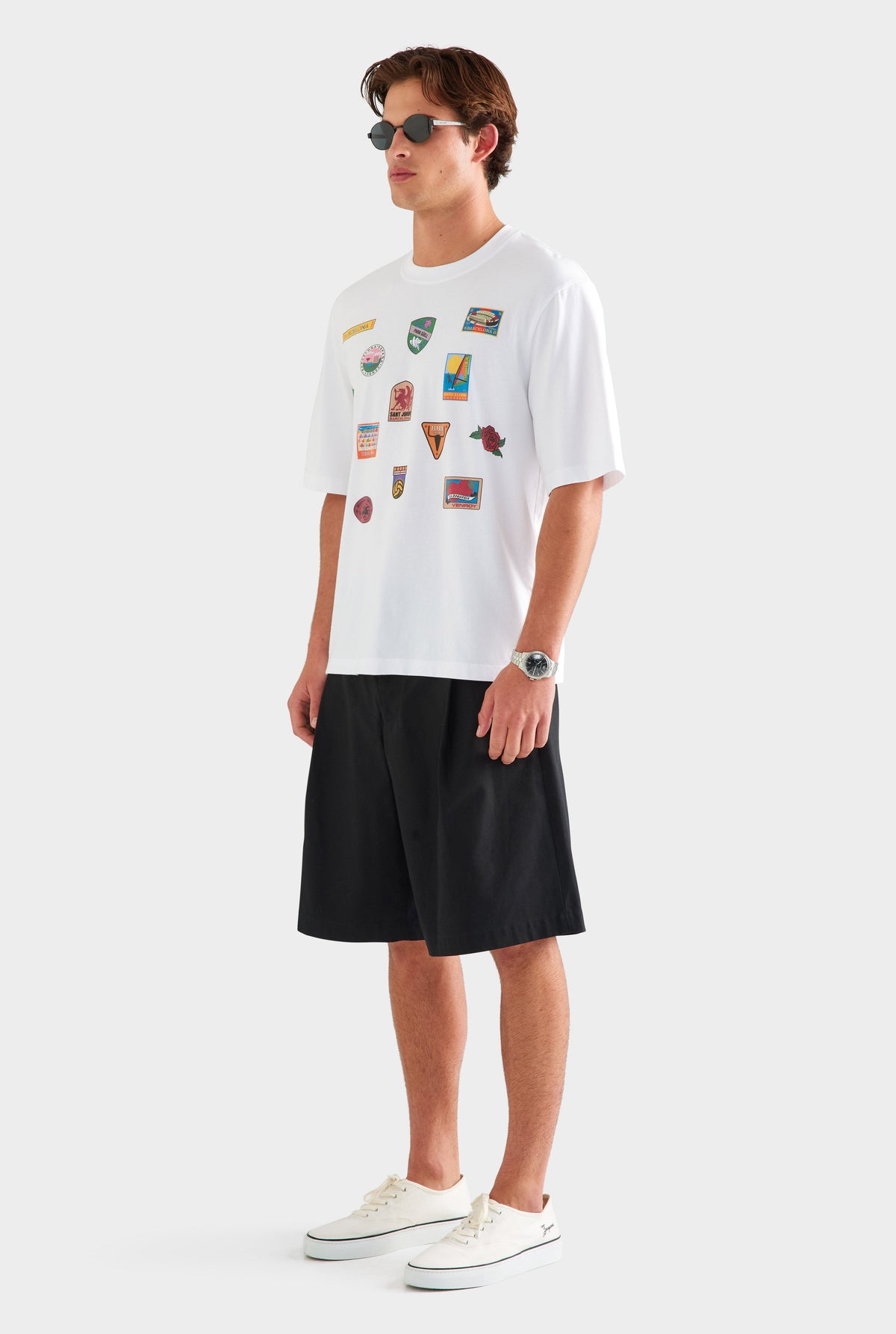 Oversized T-Shirt - White/Travel Stickers [[AU_MEDIA:gid://shopify/MediaImage/27955553173591]]