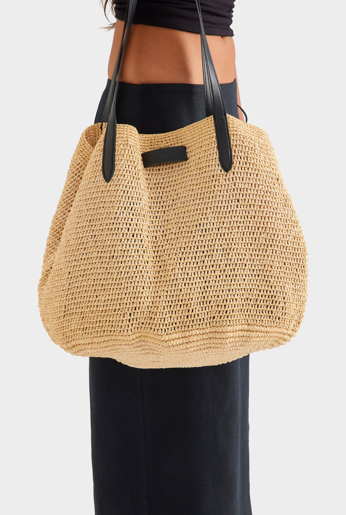 Large Raffia Tote - Natural/Black [[AU_MEDIA:gid://shopify/MediaImage/27957285978199]]