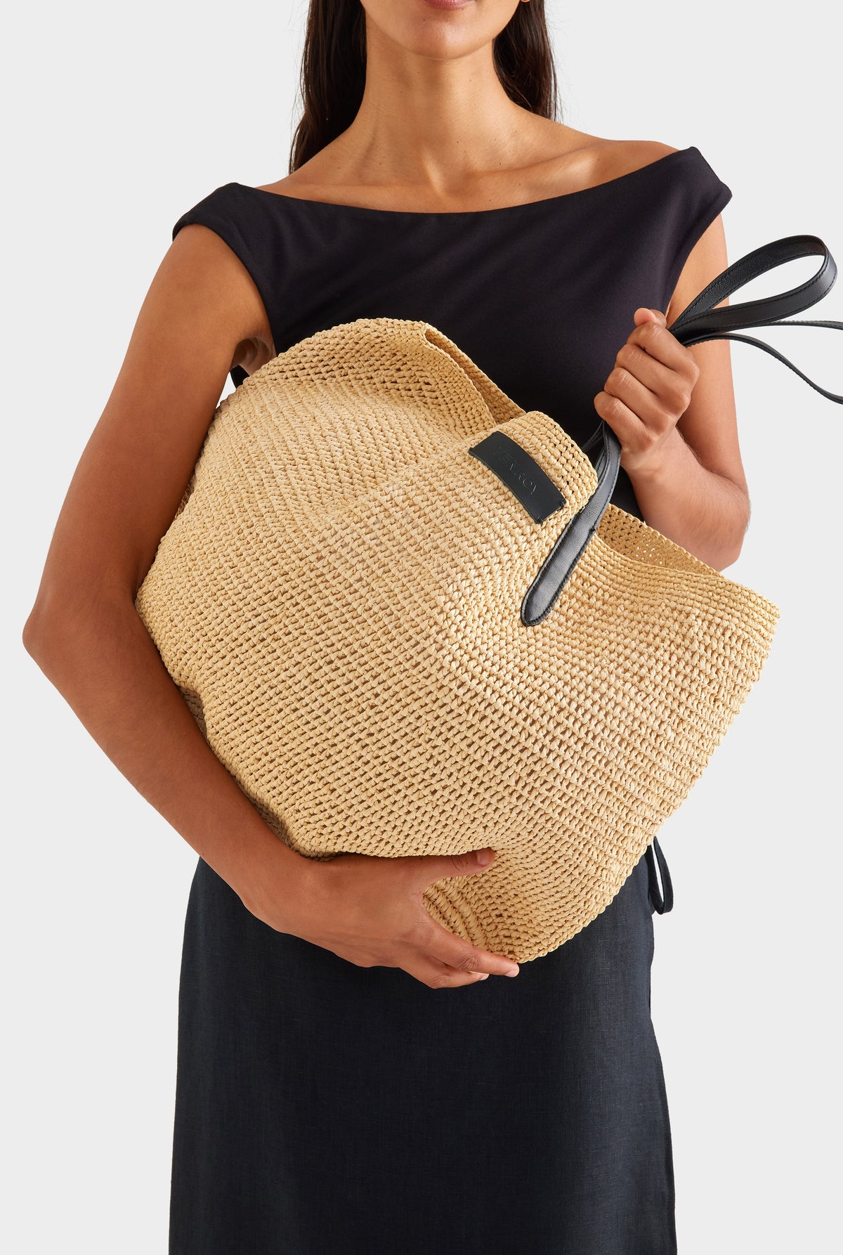 Large Raffia Tote - Natural/Black [[AU_MEDIA:gid://shopify/MediaImage/27957286371415]]