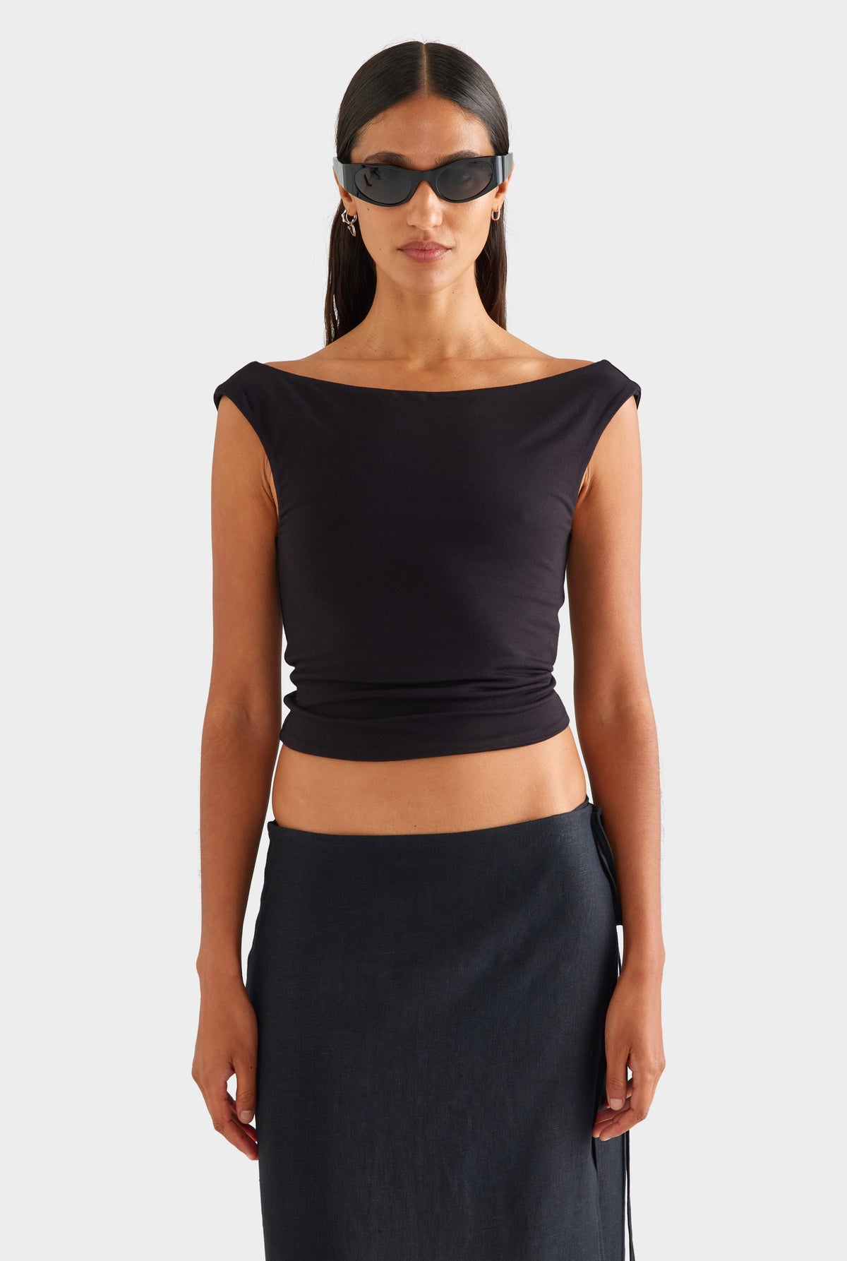Twist Back Boat Neck Top - Black [[AU_MEDIA:gid://shopify/MediaImage/27756847988823]]