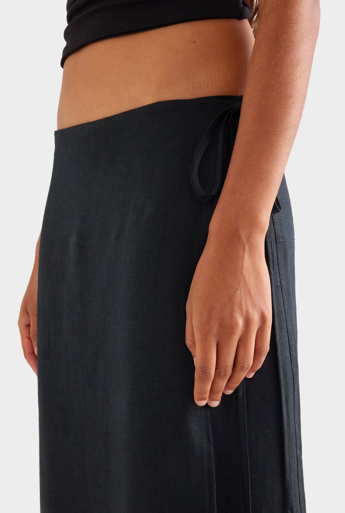 Linen Wrap Maxi Skirt - Black [[AU_MEDIA:gid://shopify/MediaImage/27756945571927]]