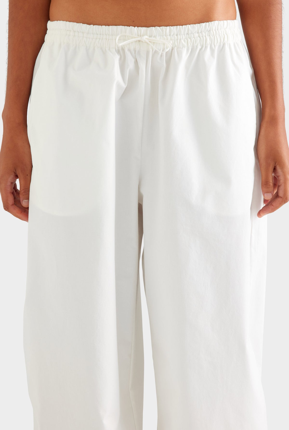 Cotton Barrel Leg Pant - White [[AU_MEDIA:gid://shopify/MediaImage/27756877512791]]