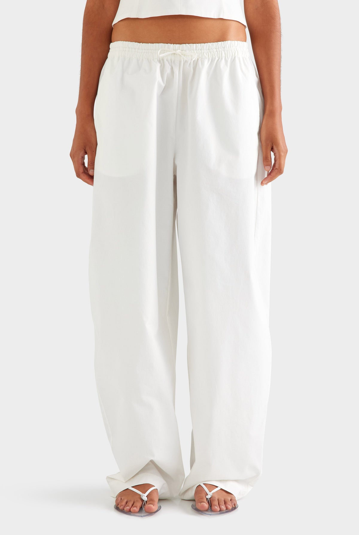 Cotton Barrel Leg Pant - White [[AU_MEDIA:gid://shopify/MediaImage/27756878757975]]
