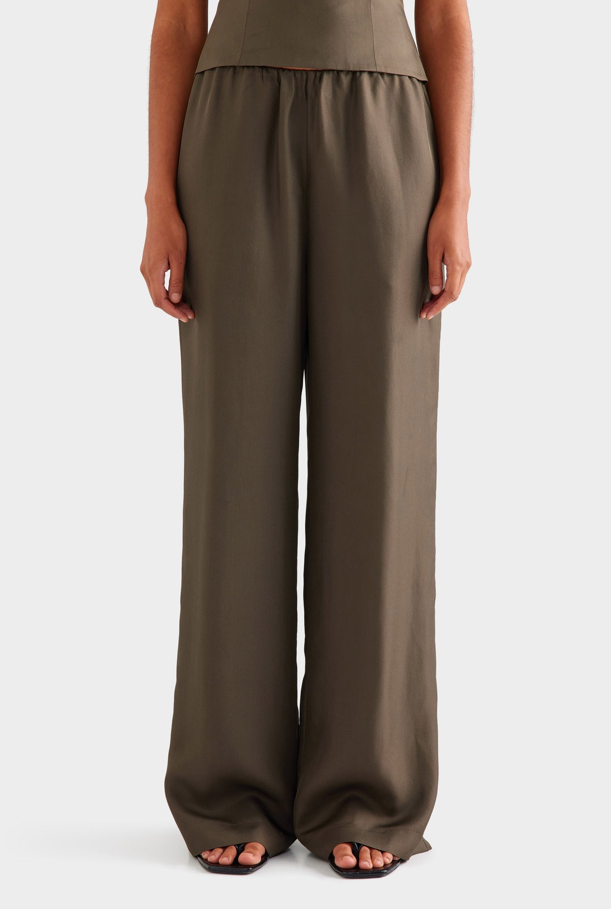 Silk Relaxed Pant - Dark Olive [[AU_MEDIA:gid://shopify/MediaImage/27957226274903]]