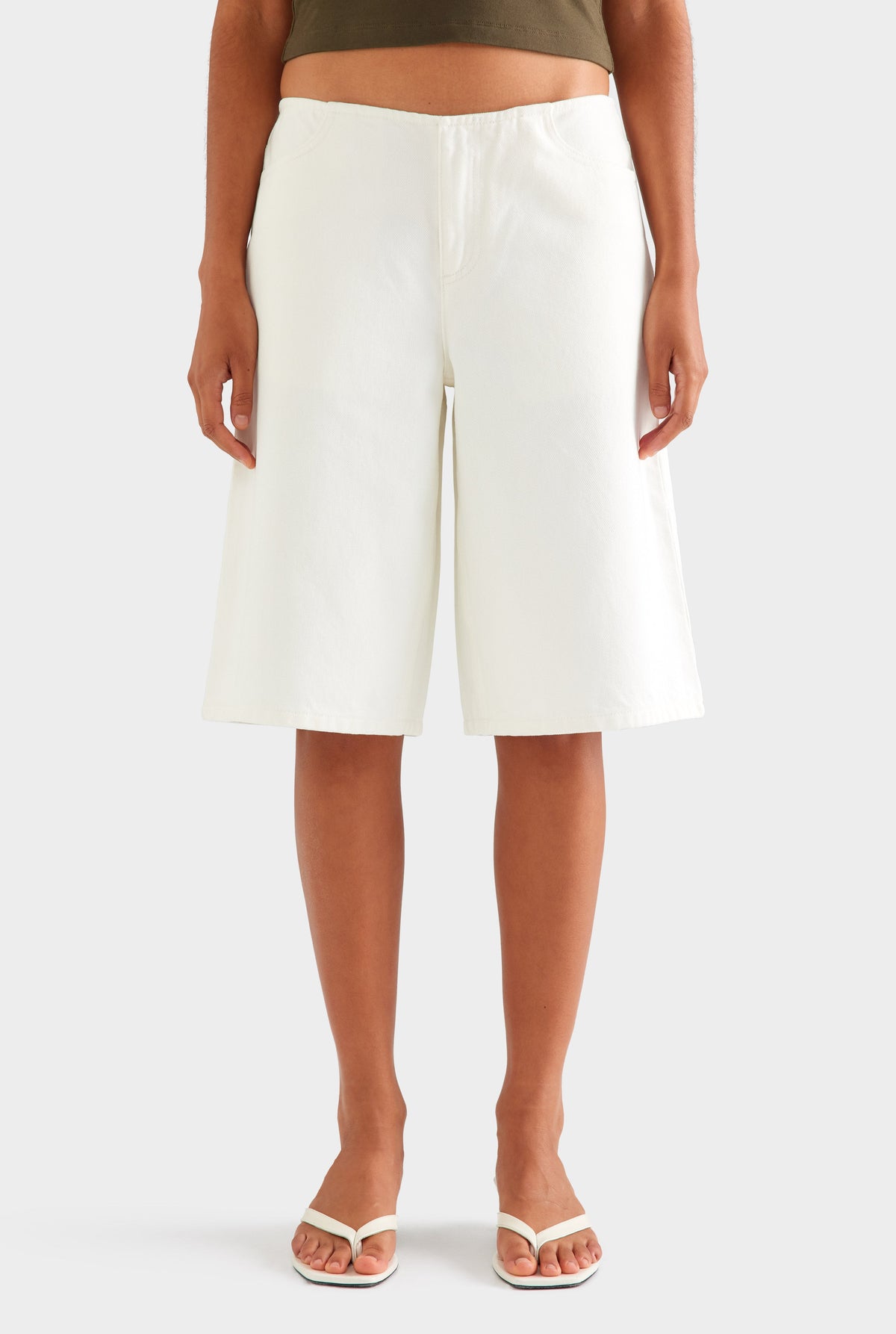 Low Rise Denim Bermuda - White [[AU_MEDIA:gid://shopify/MediaImage/27956937424983]]