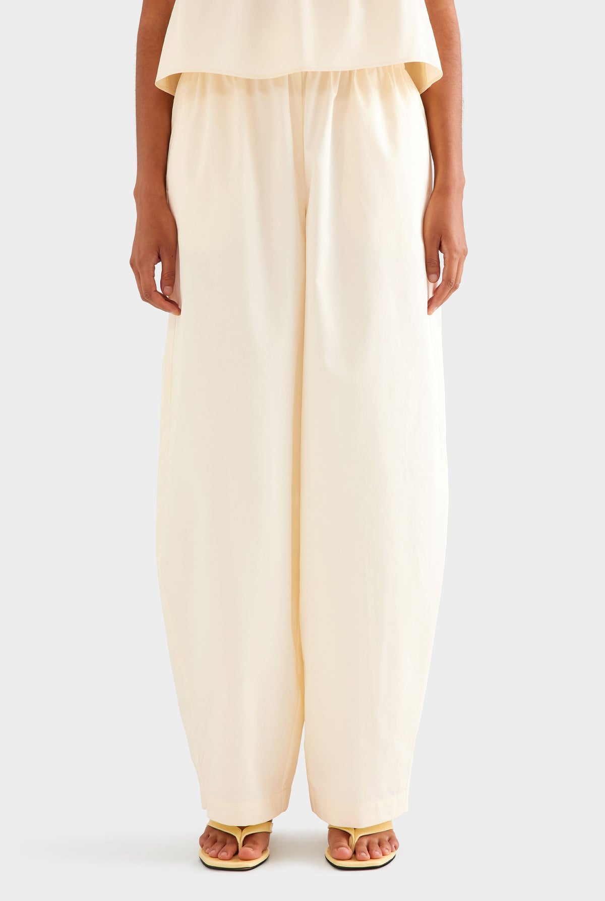 Double Elastic Cotton Twill Pant - Buttercream [[AU_MEDIA:gid://shopify/MediaImage/27957026652247]]