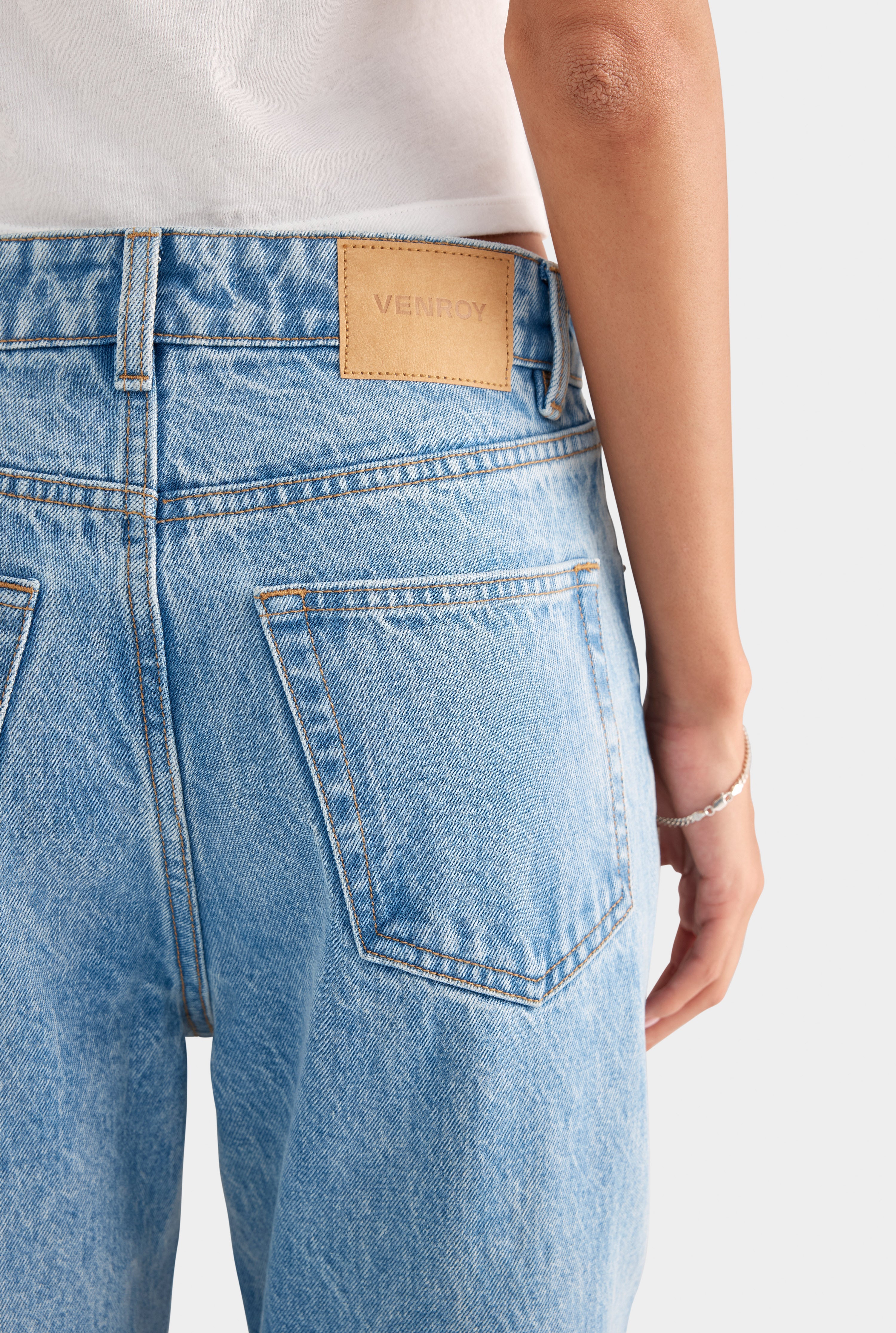 Straight Leg Jean - Light Blue