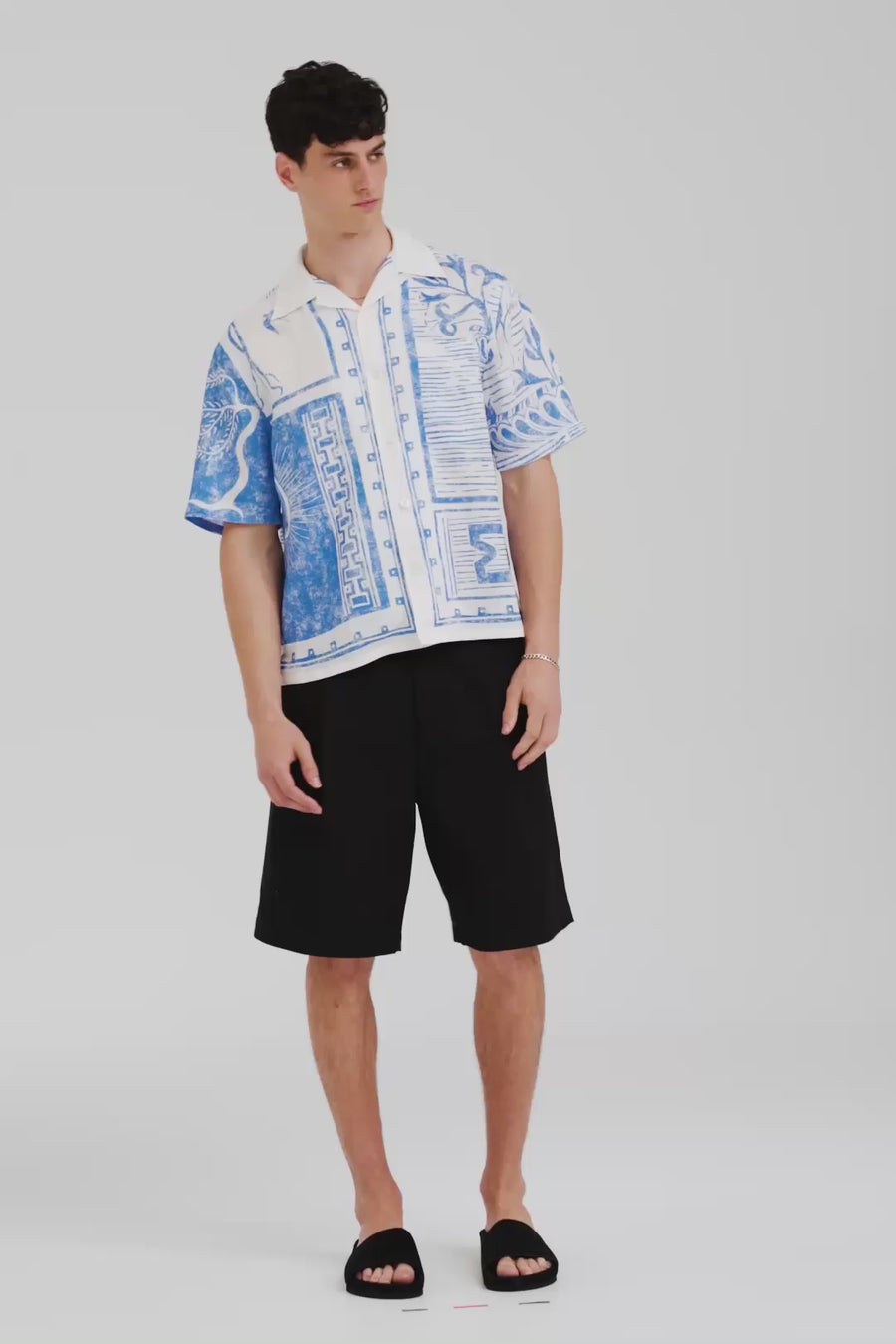 Venroy Printed Linen Camp Collar Shirt - White/Blue Greek Stamp